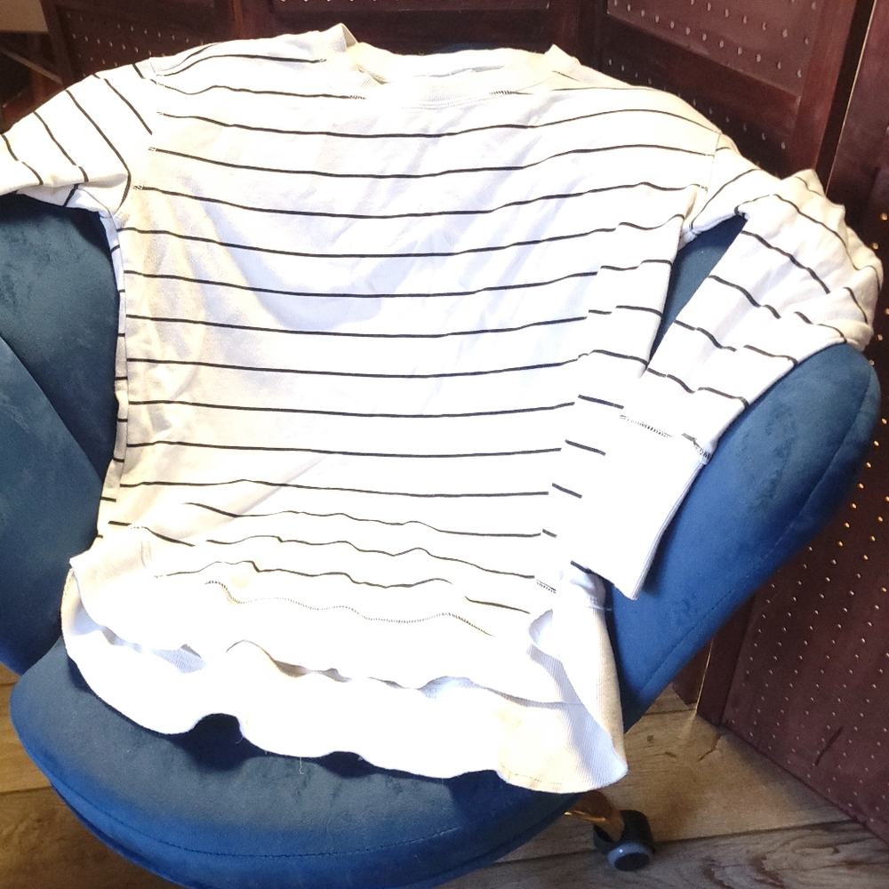 Maurice's Medium B&W Striped Sweatshirt